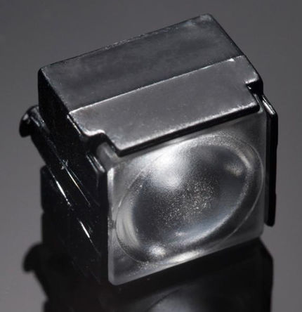 Ledil - CP13135_LARISA-M-CLIP16 - LEDiL Larisa 系列 30° 方形 LED 透镜 CP13135_LARISA-M-CLIP16, 使用于Nichia NF2x757A、Nichia NF2x757D		