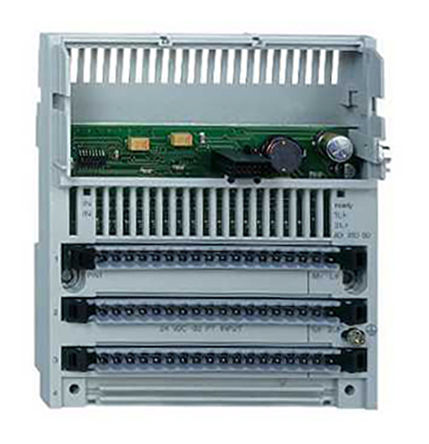 Schneider Electric - 170ADI35000 - 32 I/O Direct Input 24VDC PLC		